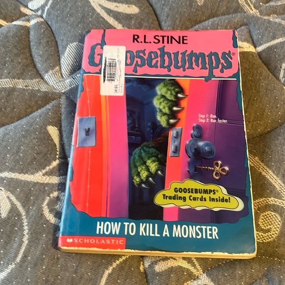 Scholastic Three Vintage R.L. Stine Goosebumps Books - Picture 3 of 10